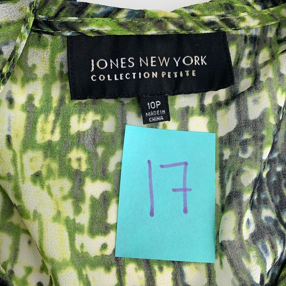 Jones New York animal print blouse size 10P - Picture 6 of 6